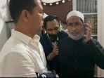 polisi-menggiring-ustaz-maaher-dari-rumahnya.jpg