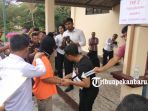 polres-bengkalis-gelar-rekonstruksi-pembunuhan-di-kelapapati_20180827_221537.jpg