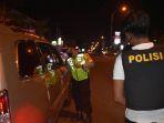 polresta-pekanbaru-gelar-patroli-hunting-psbb-minggu-malam-puluhan-orang-dapat-sanksi-teguran.jpg