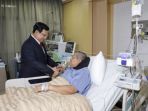 prabowo-subianto-jenguk-ketua-umum-partai-demokrat-susilo-bambang-yudhoyono-sby_20180719_092132.jpg
