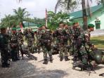 prajurit-yonif-132bimasakti-ke-perbatasan-kalbar_20150405_114144.jpg