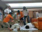 prarekonstruksi-kasus-pembunuhan-keluarga-diperum-nainggolan-di-bekasi.jpg