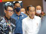 presiden-jokowi-dan-dirut-pln-darmawan-prasodjo-di-iims-2023.jpg