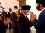 presiden-jokowi-menyapa-fahri-hamzah-dalam-upacara-penganugerahan-tanda-kehormatan.jpg