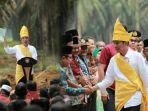 presiden-jokowi-terima-gelar-adat.jpg