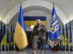 presiden-ukraina-volodymyr-zelensky-berpidato-dalam-konferensi-pers-di-kyiv.jpg