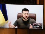 presiden-ukraina-volodymyr-zelensky-di-layar-selama-sesi-pleno-di-parlemen-federal-di-brussels.jpg