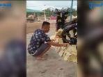 pria-bakar-motor-untuk-dikirim-ke-surga.jpg