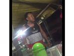 pria-marahi-penjual-nasi-bebek-karena-teh-hangat-rp-1000.jpg