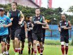 psm-makassar-sedang-berlatih-bersama-persija-jakarta-tampil-di-piala-afc-2019.jpg