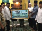 pt-rapp-menyerahkan-secara-simbolis-jam-digital-kepada-wakil-bupati-kepulauan-meranti_20170616_105834.jpg