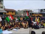 ratusan-mahasiswa-inhil-riau-menggelar-aksi-damai-menolak-undang-undang-uu-omnibus-law.jpg
