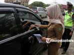 razia-penertiban-pajak-kawasan-bandar-serai-raja-ali-haji-jalan-sudirman_20181016_152826.jpg