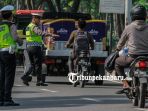 razia-satlantas-polresta-pekanbaru-operasi-keselamatan-muara-takus_20180308_193047.jpg
