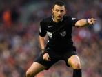 reaksi-wasit-michael-oliver-saat-memimpin-laga-premier_20160923_182235.jpg