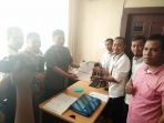 relawan-jokowi-cakra-19-laporkan-bawaslu-riau-ke-dkpp-ri_20181016_130332.jpg