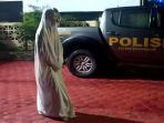 remaja-pemeran-hantu-pocong-yang-ditangkap-polisi.jpg