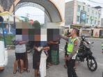 remaja_pelaku_balap_liar_di_pekanbaru_dihukum_berpelukan_ucapkan_janji_bersama_tak_ulangi_perbuatan.jpg