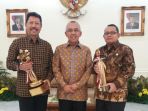 riau-raih-piala-wtn_20170131_120843.jpg
