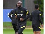 romelu-lukaku-saat-latihan-bersama-chelsea.jpg