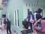 rumah-briptu-rizka-diamuk-massa.jpg