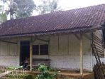 rumah-orangtua-pelaku-penyerangan-gereja-st-lidwina-di-banyuwangi_20180211_200824.jpg