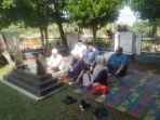 rusli-zainal-berziarah-di-makam-almarhum-soegianto-di-inhu.jpg