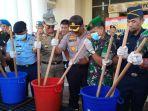 sabu-sabu-senilai-rp-6-miliar-di-dumai-dimusnahkan-dilarutkan-ke-dalam-air.jpg