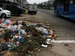 sampah-menumpuk-di-pinggir-jalan-tuanku-tambusai_20180821_155058.jpg