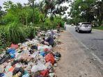 sampah-menumpuk-di-tepi-jalan-imam-munandar.jpg