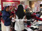 santa-claus-bagi-bagi-parsel-di-mal-ska-dan-transmart-carrefour-lagi-ada-go-food-festival.jpg