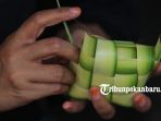 sarang-ketupat-lebaran-di-pasar-jalan-agus-salim-pasar-sukaramai_20180612_141912.jpg<pf>sarang-ketupat-lebaran-di-pasar-jalan-agus-salim-pasar-sukaramai_20180612_141932.jpg<pf>sarang-ketupat-lebaran-di-pasar-jalan-agus-salim-pasar-sukaramai_20180612_142111.jpg
