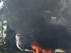 satu-unit-mobil-terbakar-di-jalan-cinta-damai-kulim-kilometer-14_20171130_145207.jpg