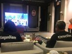 sby-dan-istri-kenakan-kaus-jangandiam_20180530_084504.jpg