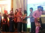 sd-global-andalan-estate-rapp-pelalawan-menerima-penghargaan-adiwiyata-nasional-2016_20161218_153538.jpg