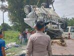 sebuah_mobil_remuk_kecelakaan_beruntun_di_kampar_masih_didalami_polisi.jpg