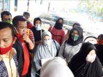 sejumlah-orang-tua-calon-siswa-sman-8-pekanbaru-mendatangi-sekolah-tersebut.jpg