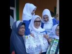 sembako-yang-dibungkus-tas-plastik-daur-ulang_20170728_112142.jpg