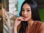 sempat-viral-foto-anya-geraldine-merokok-disebar-ke-medsos-disebut-jago-ngisap.jpg