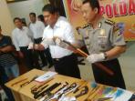senjata-tajam-mahasiswa-makassar_20151123_130529.jpg