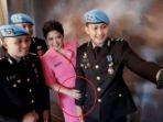senyum-istri-ferdy-sambo-pegang-tangan-brigadir-j-di-foto-lawas-keluarga-ungkap-sebuah-feeling.jpg
