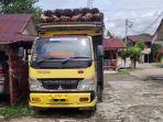 seorang-pria-lindas-anaknya-pakai-mobil-bermuatan-tbs-bercerita-ada-masalah-keluarga-tidak-sengaja.jpg