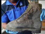 sepatu-pendaki-jasad-gunung-matterhorn-valais-swiss_20150807_143952.jpg