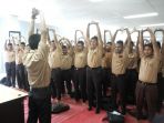seratusan-siswa-sman-10-pekanbaru-kunjungi-tribun-pekanbaru_20180912_113304.jpg