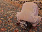 sholat-sholat-fardhu-lelaki-sholat.jpg