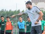 simon-saat-latihan-di-dubai.jpg