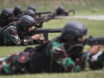 simulasi-force-down-lanud-roesmin-nurjadin-simulasi-tni-menembak_20180221_154950.jpg