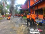 simulasi-pemadamanan-bpbd-inhu_20170426_111526.jpg