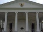 sisi-belakang-gedung-utama-istana-presiden-ri-di-bogor_20160725_181403.jpg