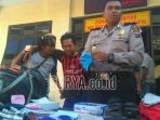 sobirin-tengah-pakai-baju-klub-bola-pelaku-penculikan-muridnya-sendiri_20180924_152343.jpg